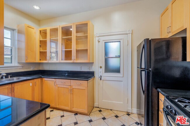 Building Photo - 1304 N Alta Vista Blvd