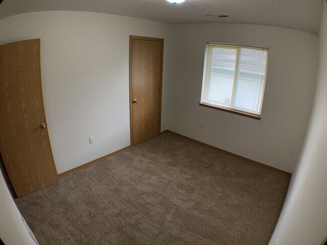 Building Photo - 5235-5237 Springcrest Drive S