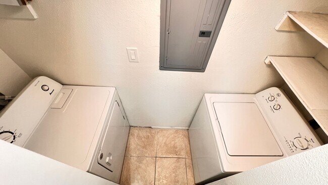 Building Photo - Cozy Casselberry Condo Available - Move In...