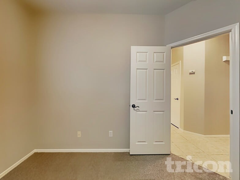 Building Photo - 117 S 125th Ave