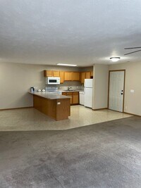 Building Photo - Spacious 2-Bedroom Townhome with Attached Garage in Brandon!