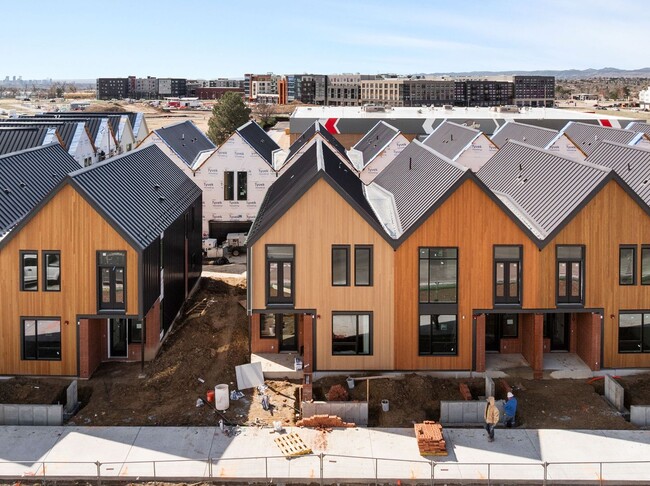 Building Photo - Modern 2-Bedroom, 2.5-Bath Townhome in Wes...