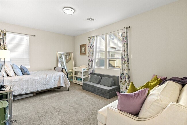 Building Photo - 10331 Western Pine Ave