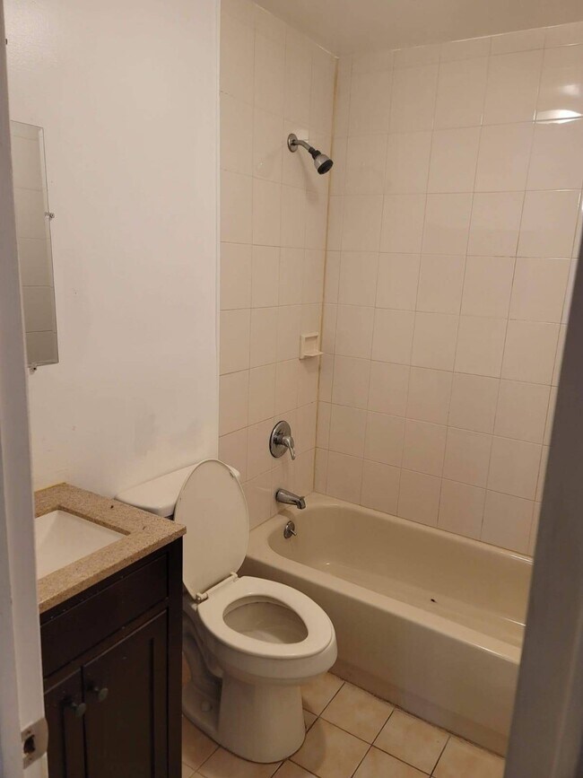 Building Photo - 661 Nasby Pl