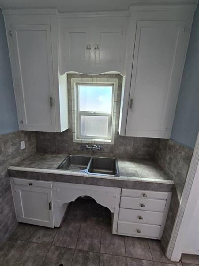 Building Photo - 818 S Arizona Ave