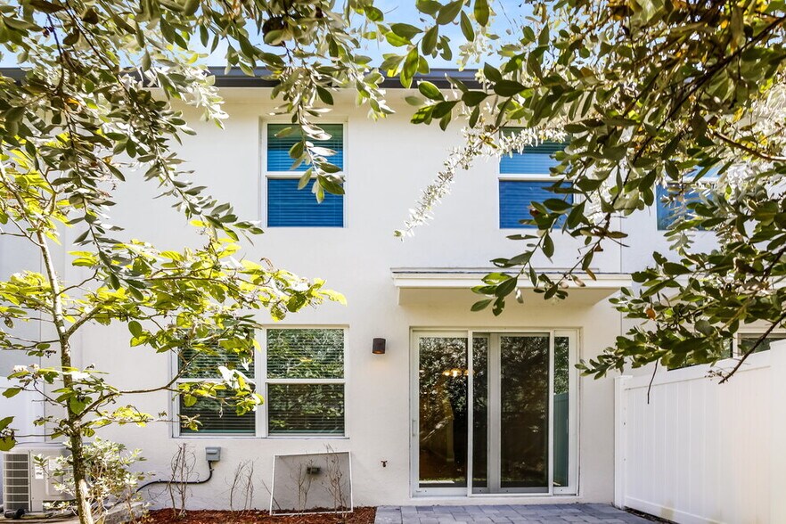 Building Photo - 3565 San Bernardino Way