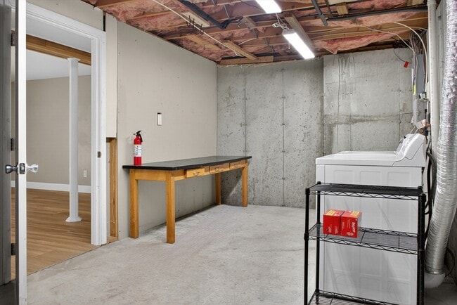 Building Photo - 213 Bayberry Hill Ln