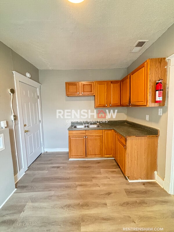 Building Photo - 1423 Lyndale Ave