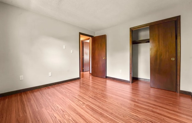 Building Photo - 15 Sunnyside Ln