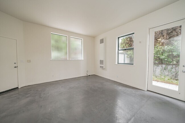 Building Photo - 3930 Shafter Ave