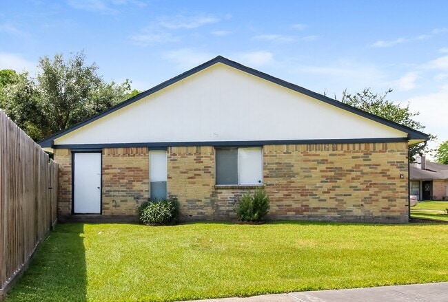 Building Photo - 3819 Old Post Rd