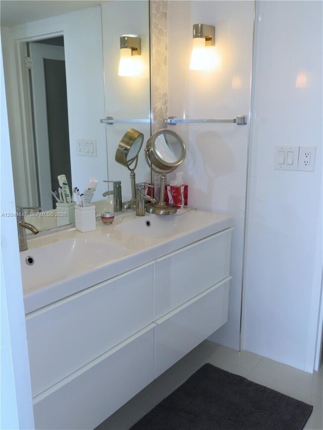 Building Photo - 5701 Collins Ave