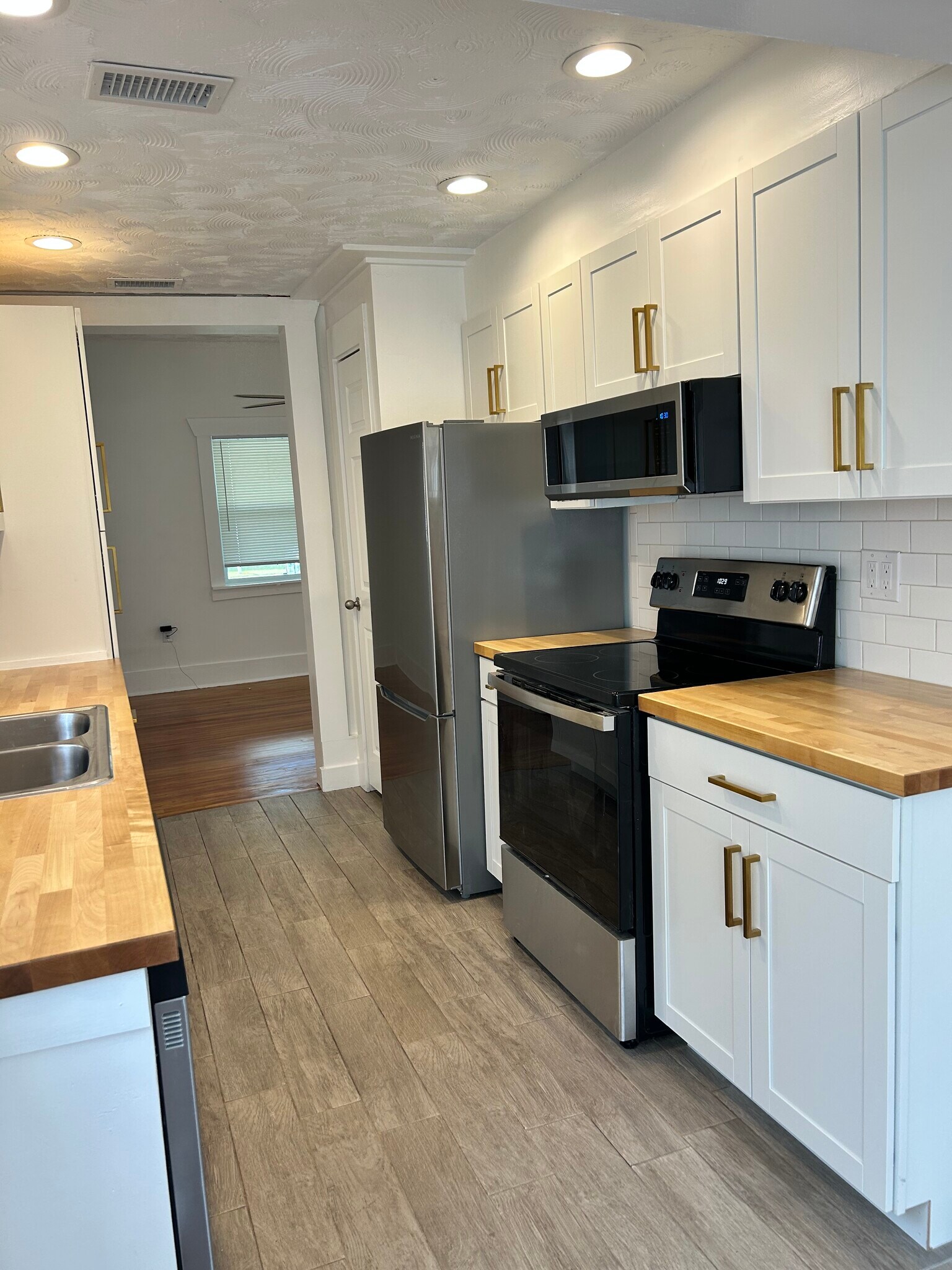 Kitchen - 2443 4th Ave N