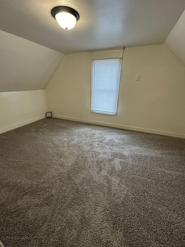 Building Photo - 2 Bedroom House - Goshen