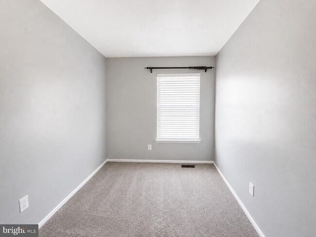 Building Photo - 3811 Glenview Terrace