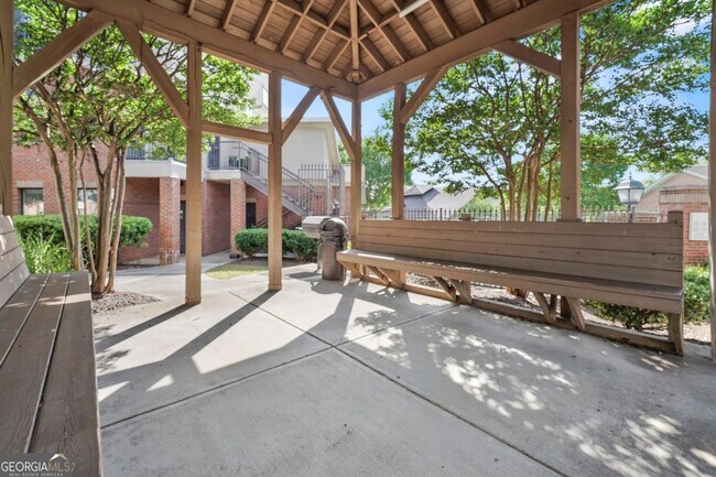 Building Photo - 898 Oak St SW