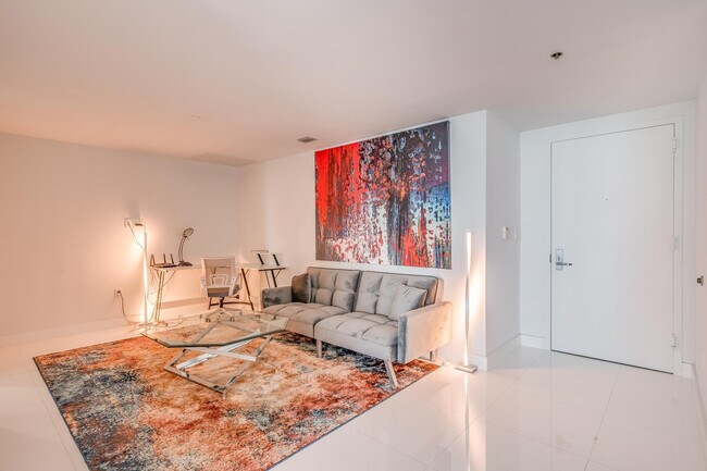 Building Photo - 495 Brickell Ave