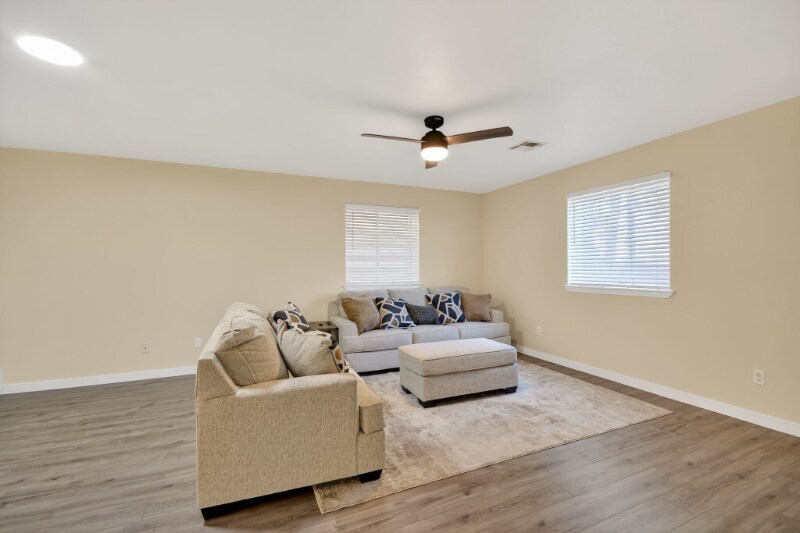 Building Photo - 407 Corona Ave