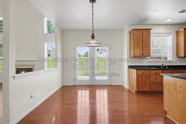 Building Photo - 7864 Whispering Wood Dr