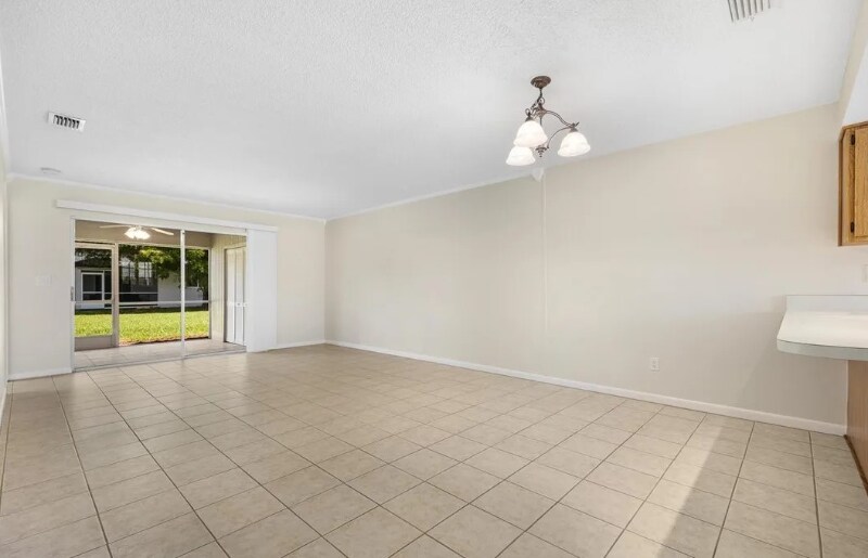 Building Photo - 628 SE 13th St