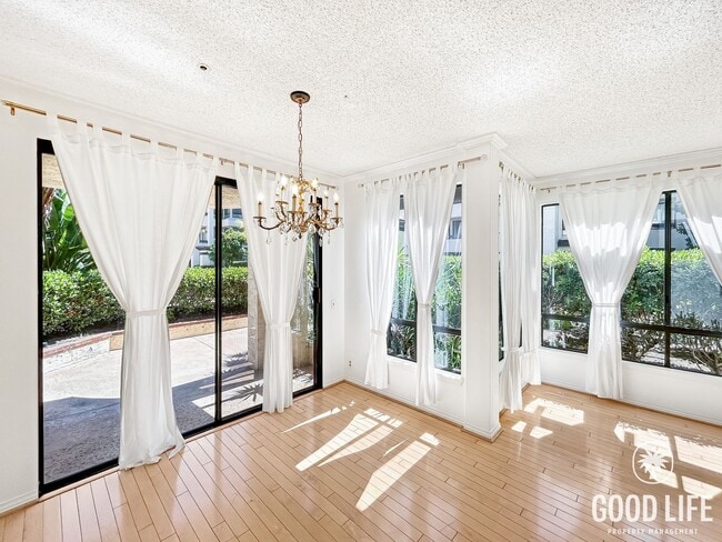 Building Photo - Beautiful 2BD/2BA w/ A/C, Reserved Parking, and In-Unit Laundry in Mission Valley!