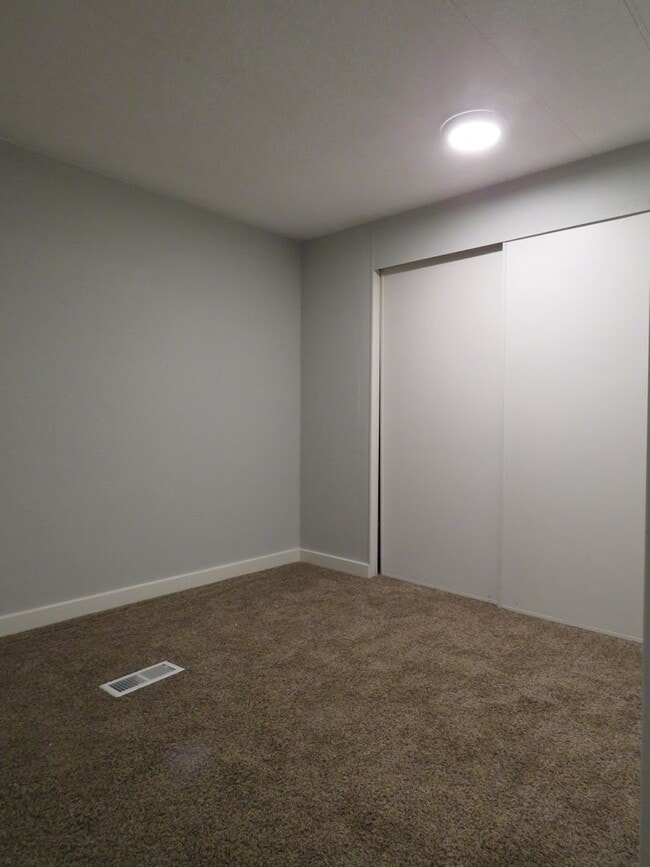 Building Photo - Century Meadows Home Available Now- Aurora