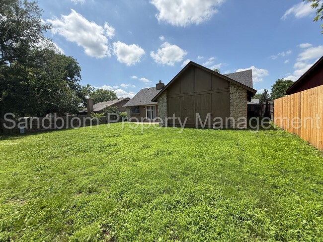 Building Photo - FOR LEASE | Eastland Acres | Available Now!