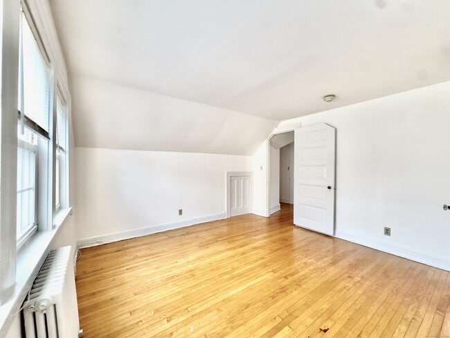 Building Photo - 53 Treat Ave
