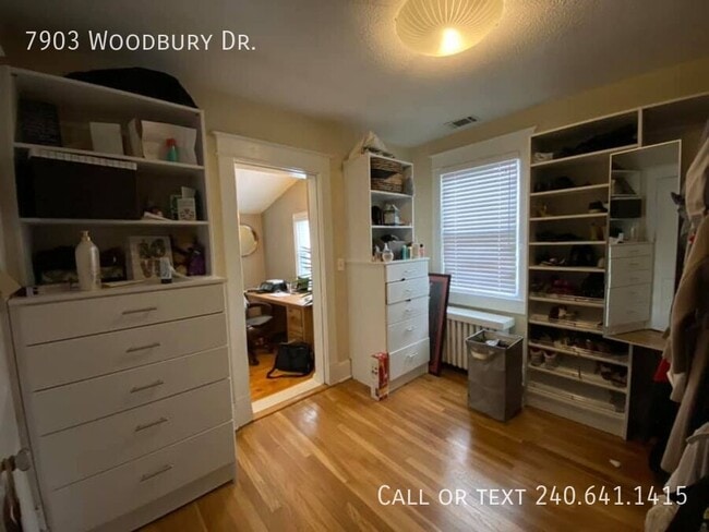 Building Photo - 7903 Woodbury Dr