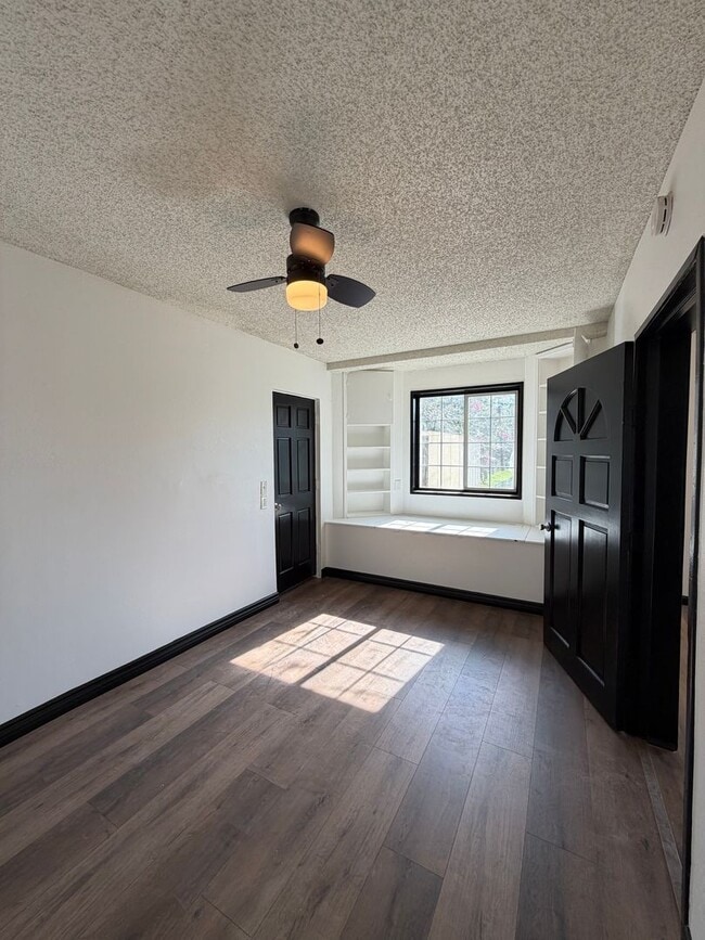 Building Photo - Belmont