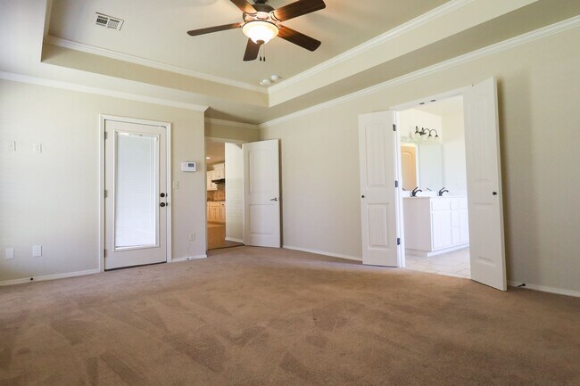 Building Photo - Spacious 4 bedroom 3 bathroom home In Sand Springs