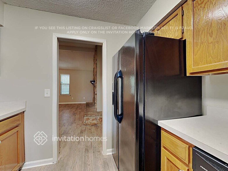 Building Photo - 4502 Crosstie Rd S