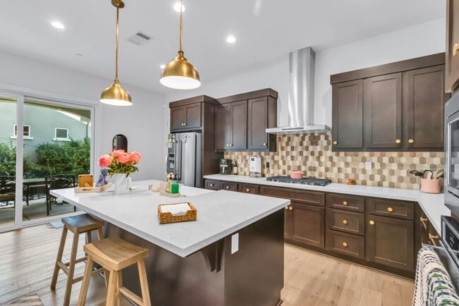 Building Photo - Stunning McKinley Village Home