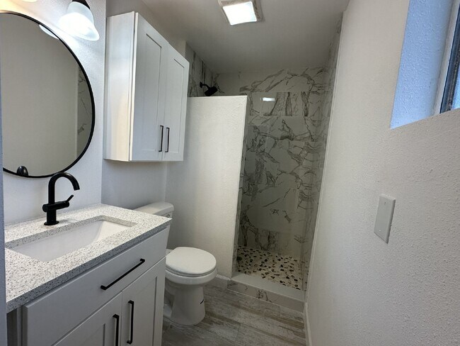 Building Photo - "Charming 2-Bed, 2-Bath North Port Retreat"
