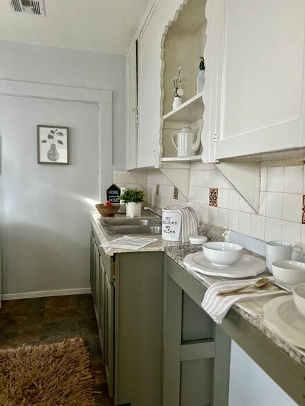 Building Photo - 2817 Nashville Ave