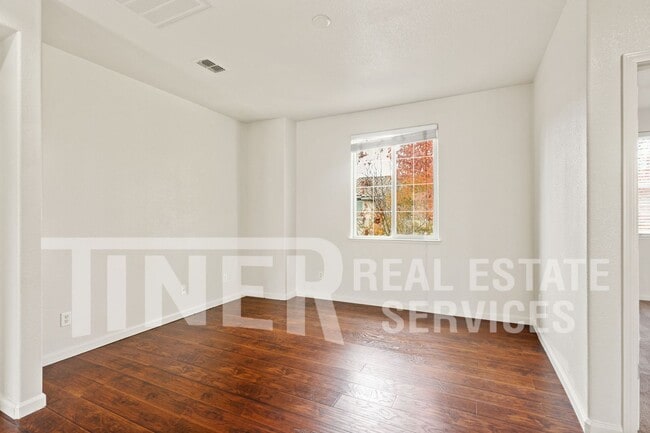 Building Photo - 5 Mantauk Point Pl