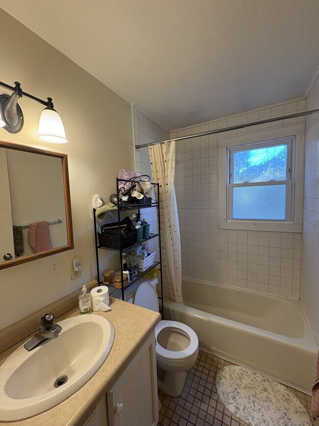 Building Photo - 1 Edgehill Pl