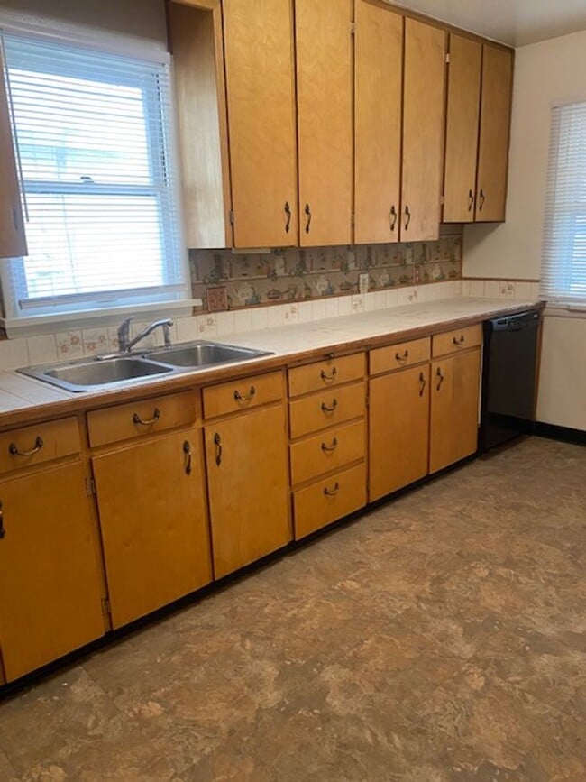 Building Photo - CHARMING 3 BED, 1 BATH HOME
