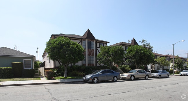 Building Photo - 226 Elmwood