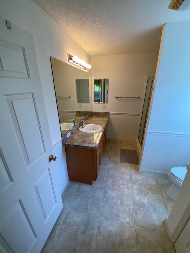 Building Photo - Beautiful 3 + 2 Fully Furnished/Turnkey ANNUAL Lease in The Village of Belle Aire