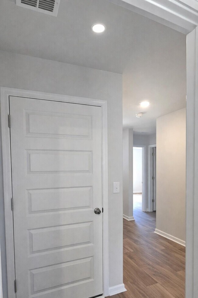 Building Photo - 337 Sweet Vernal St