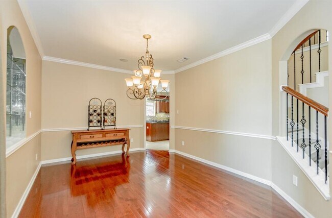 Building Photo - 303 N Elder Grove Dr