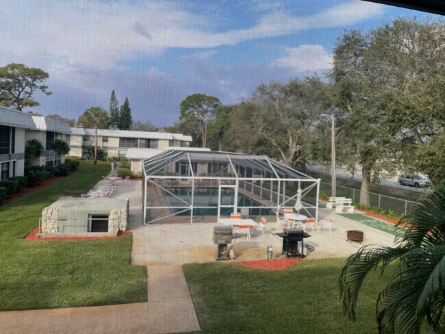Patio has view of pool - 2302 Sunrise Blvd