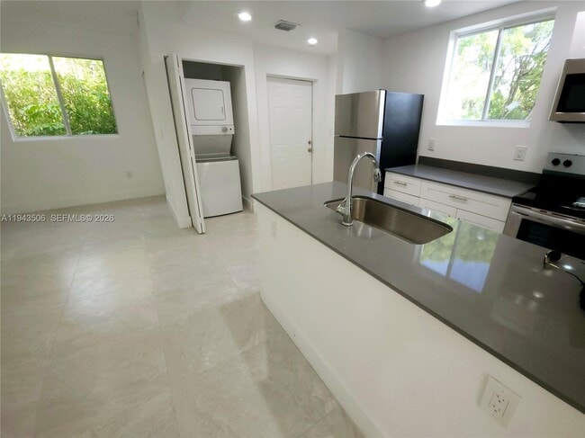 Building Photo - 580 NW 34th St