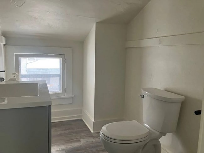 Building Photo - 404 S Main St