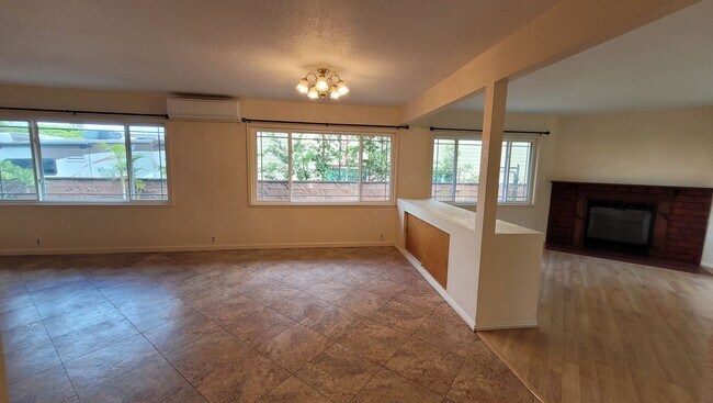 Building Photo - Spacious 5 Bedroom 3 Bath Duplex House w/ 2 car Garage and Gated Driveway in Mililani