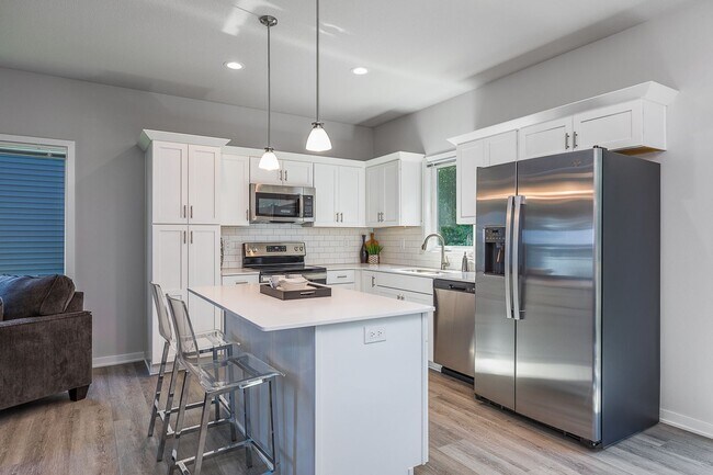 Building Photo - Great 3 Bedroom Single-Family Home in Urba...