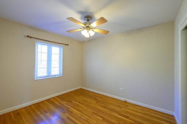 Building Photo - Well Maintained 3BR/2.5BA Home in Silver Spring