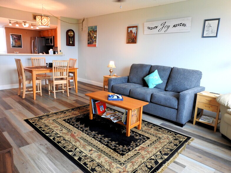 Building Photo - 2620 Cove Cay Dr