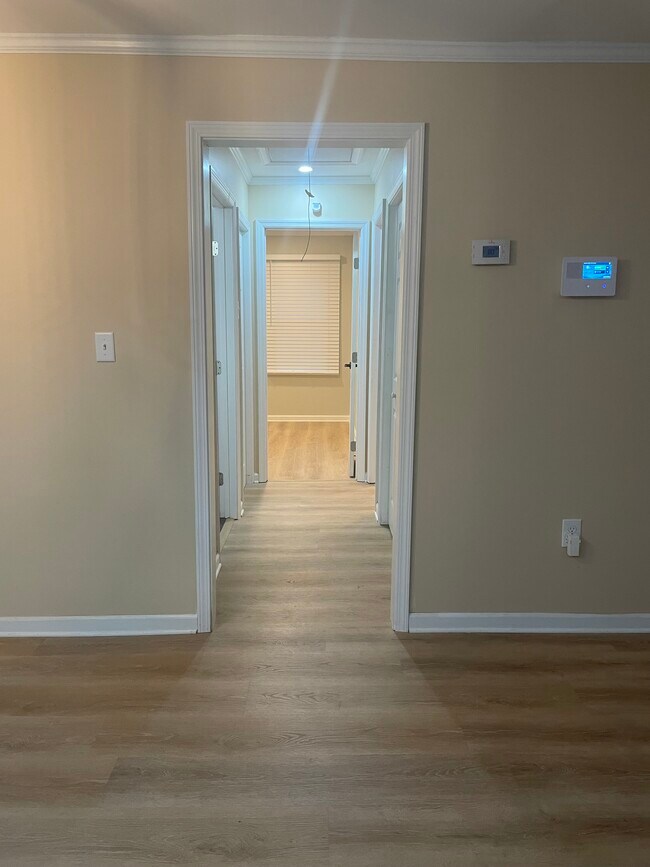 Building Photo - 1312 13th Ave SW